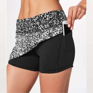 Lululemon Pace Rival Skirt Black and White Size 4